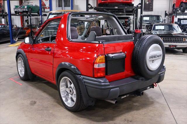 2000 chevrolet tracker base 2dr 4wd suv w/ soft top