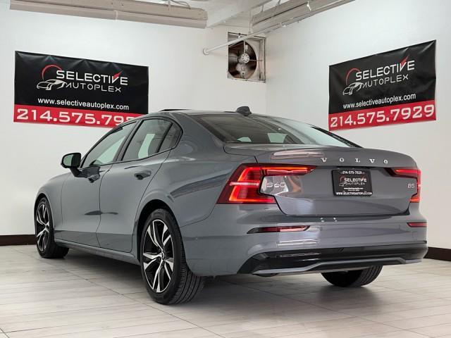 2024 volvo s60 plus dark theme