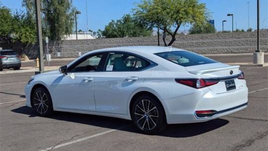 2025 Lexus ES