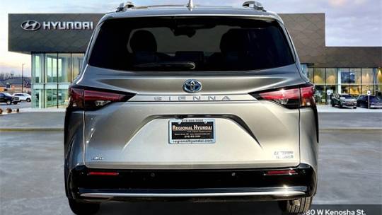 2024 toyota sienna limited 7-passenger