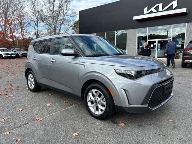 2023 kia soul lx