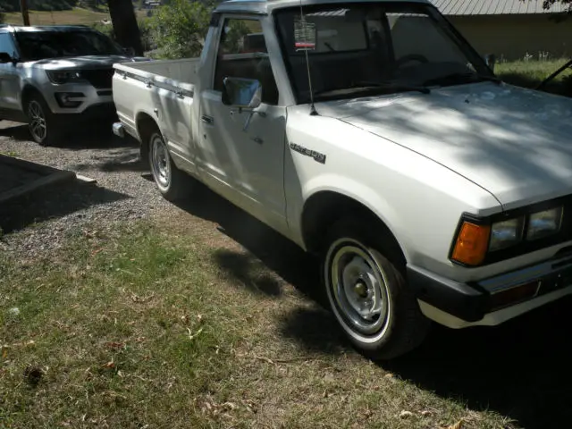 1980 datsun 720 pickup, rust free and runs and looks like new!