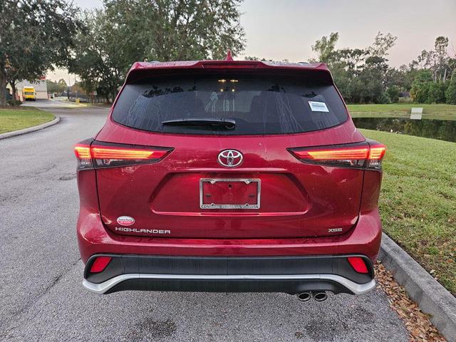2021 toyota highlander xse