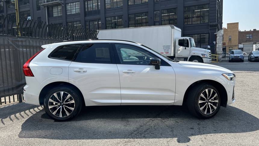2024 volvo xc60 b5 plus dark theme