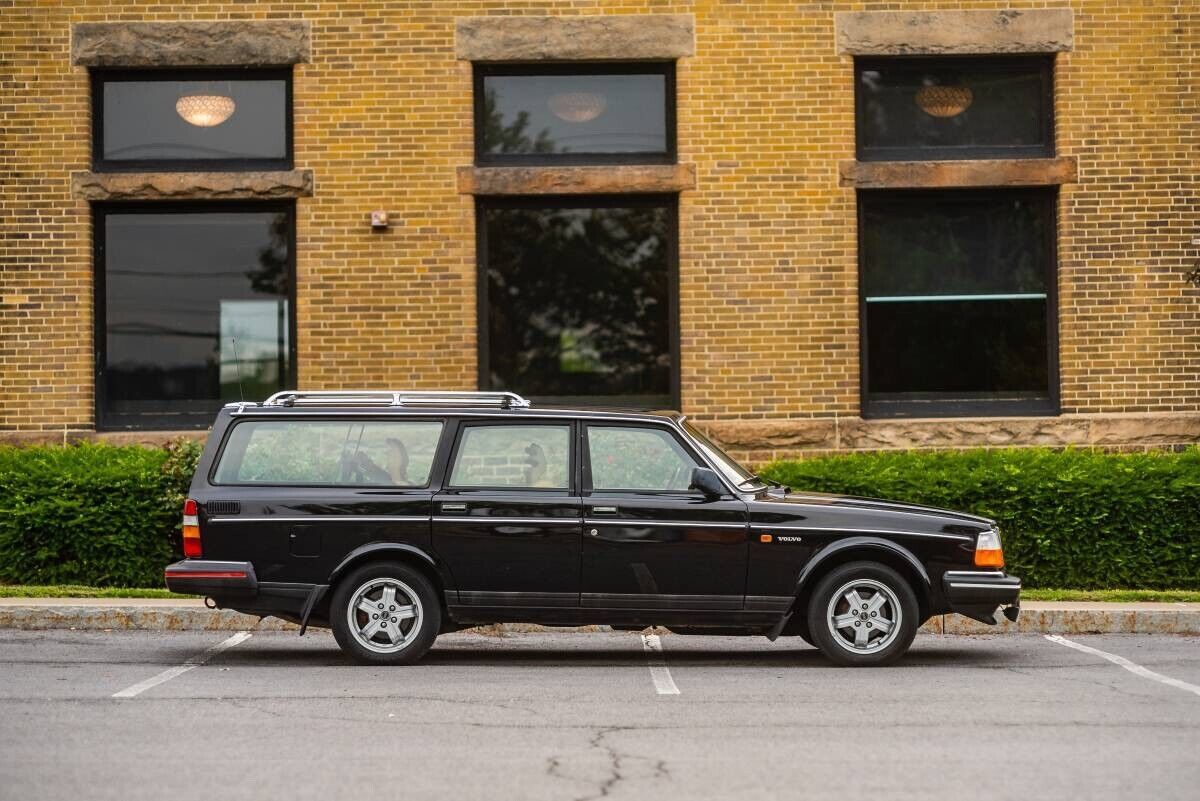 1990 volvo 240 dl wagon 4-door 2.3l