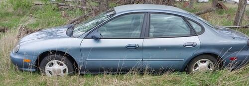 ford taurus 1999 se mechanic special! needs new engine. interior is in great condi