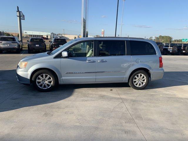 2013 chrysler town & country touring