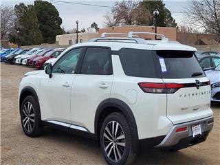 2024 Nissan Pathfinder platinum
