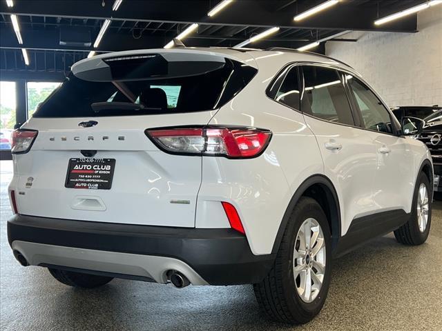 2020 ford escape se