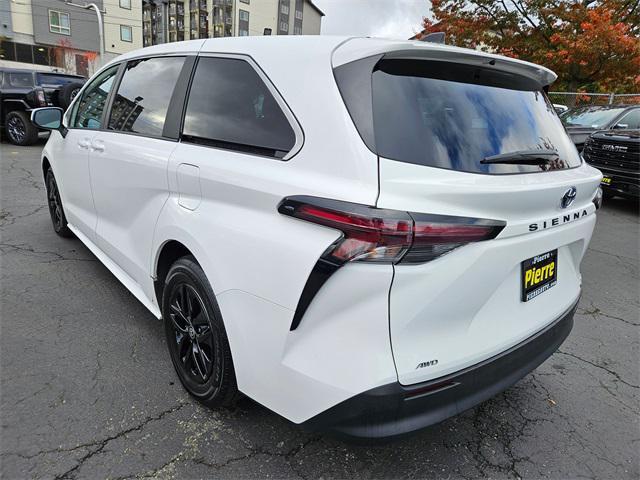 2023 toyota sienna le