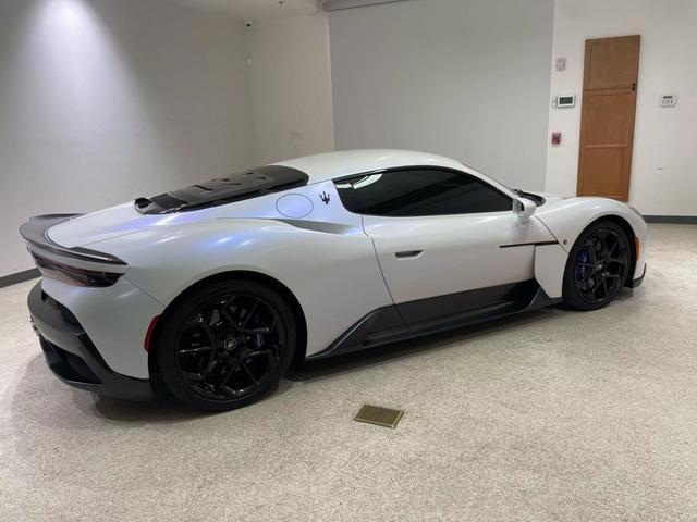 2022 maserati mc20 base