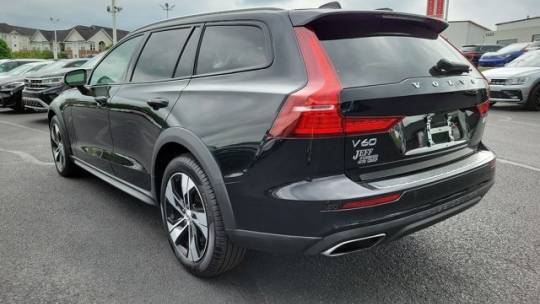 2022 volvo v60 cross country t5