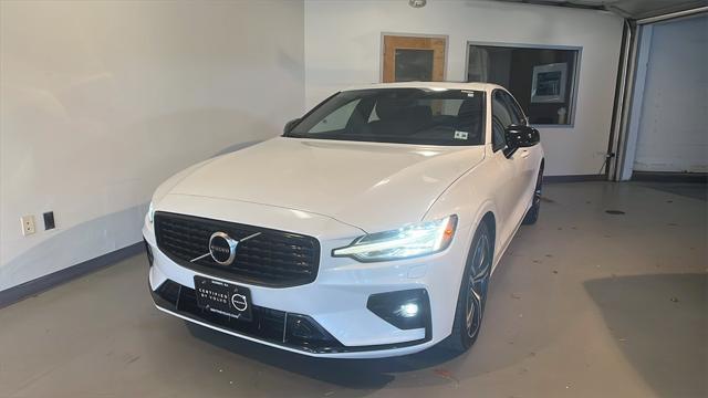2022 volvo s60 t5 r-design