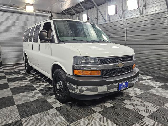 2017 chevrolet express 2500 lt