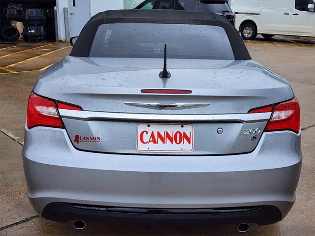 2014 chrysler 200 s