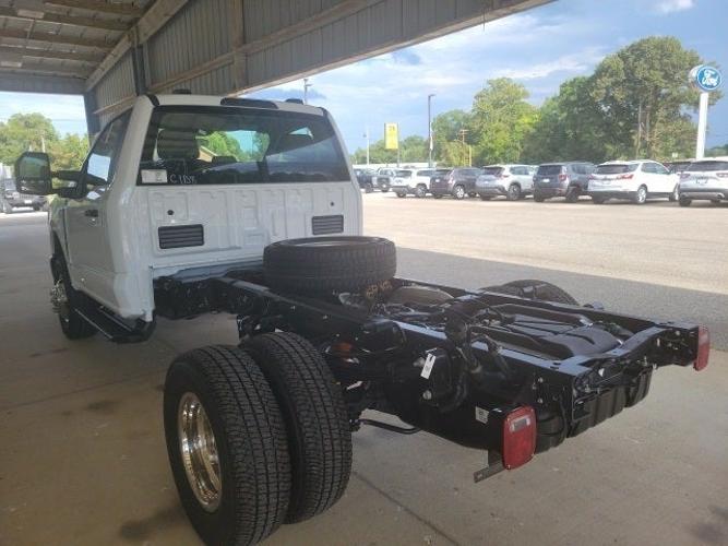 new 2024 ford super duty f-350 drw xl drw