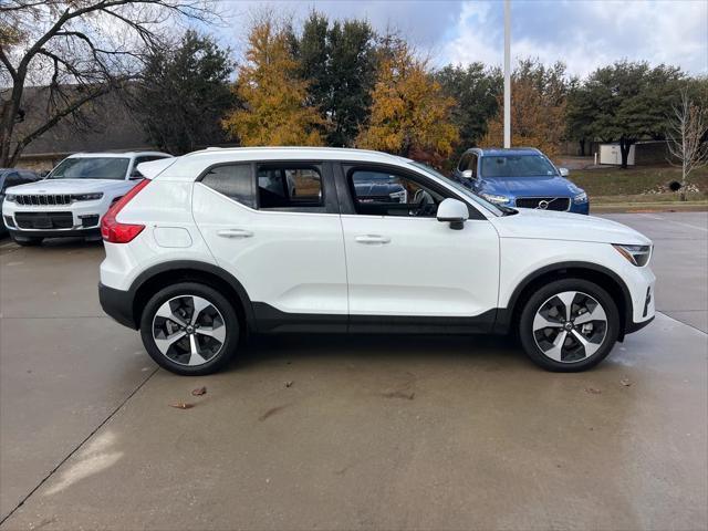 2024 volvo xc40 b5 plus bright theme