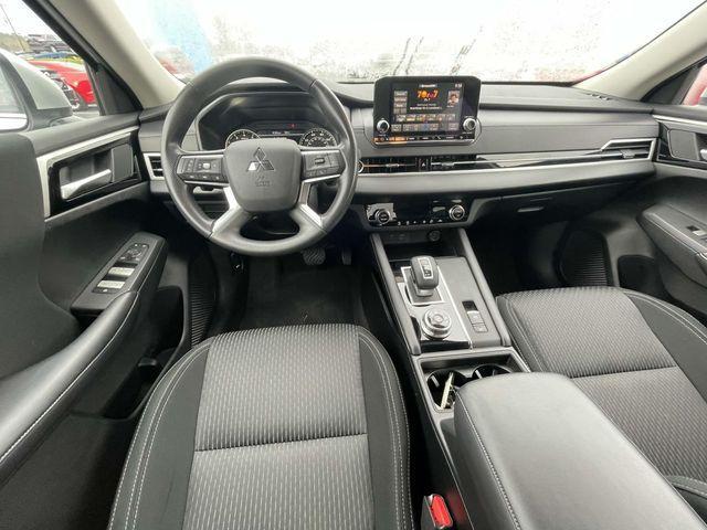 2024 mitsubishi outlander es