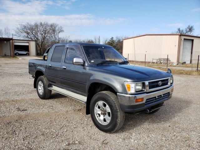 1992 toyota hilux 4x4 diesel 5 speed jdm titled and registered like tacoma