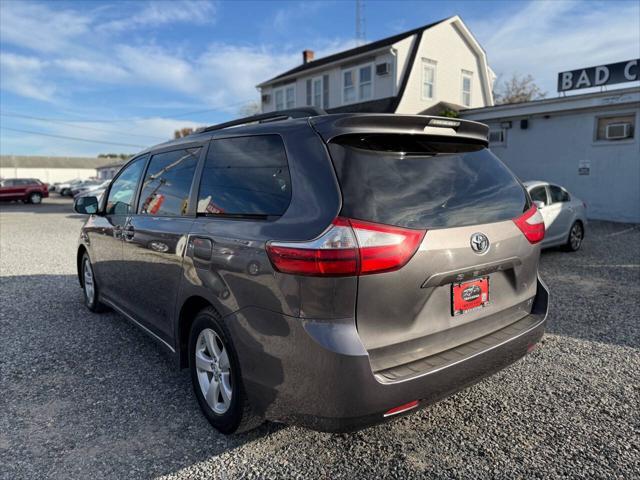 2015 toyota sienna le