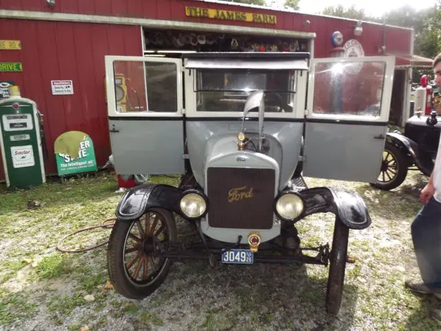 model t ford 2 door sedan