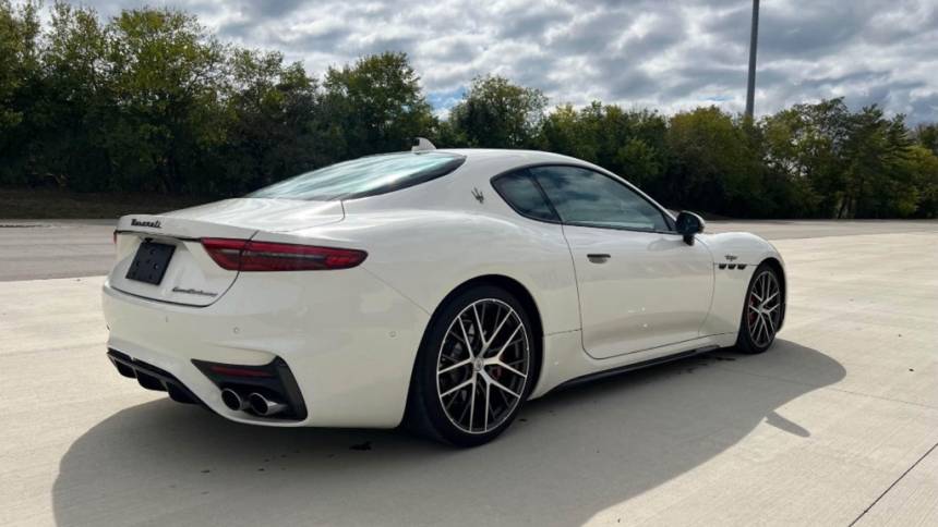 2024 maserati granturismo trofeo