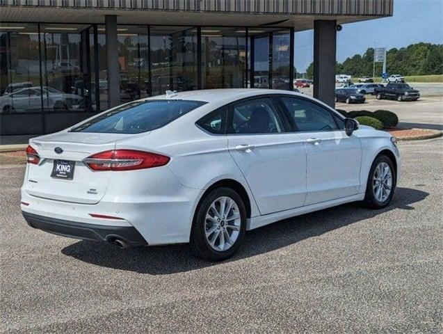 2020 ford fusion se
