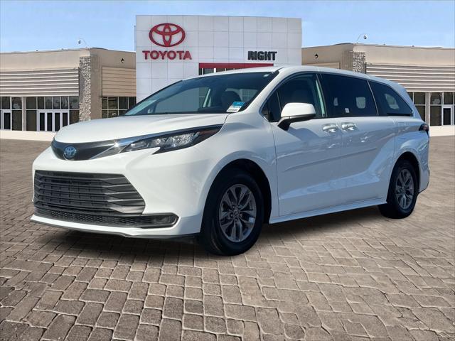 2023 toyota sienna le