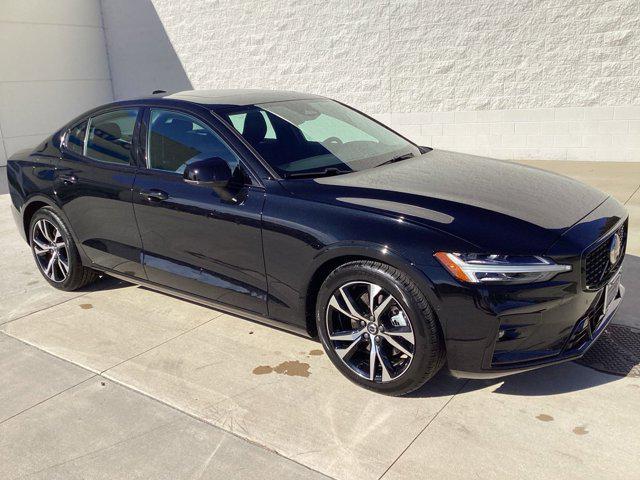 2024 volvo s60 b5 plus dark theme