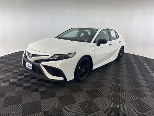 2022 toyota camry nightshade edition hybrid