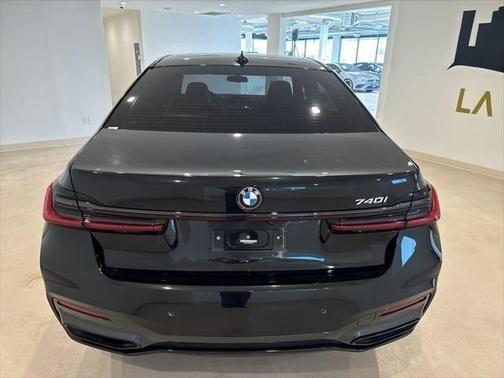2022 bmw 740