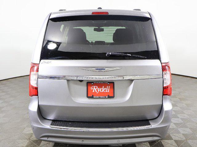 2013 chrysler town & country touring-l