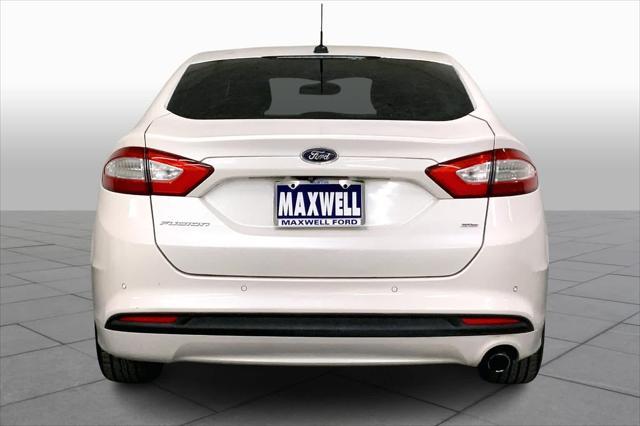 2016 ford fusion se