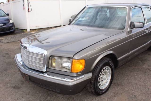 1984 mercedes-benz 300-class 300 sd turbodiesel sedan automatic 4-speed rwd