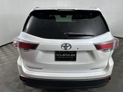2015 toyota highlander limited in davenport, iowa
