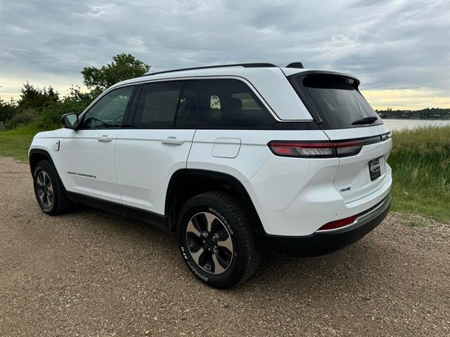 2022 jeep grand cherokee 4xe base