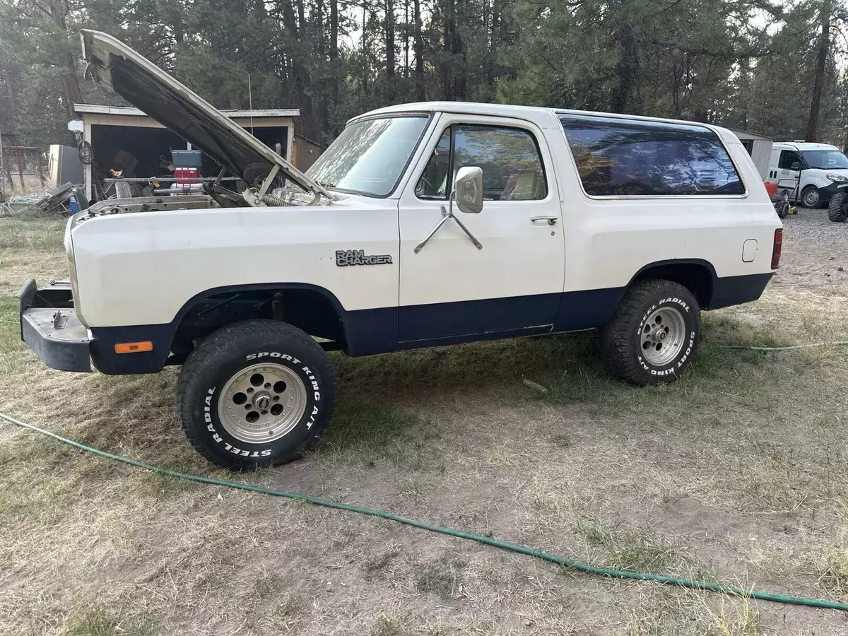 1984 dodge ramcharger suv white aw-100