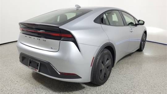 2023 toyota prius le