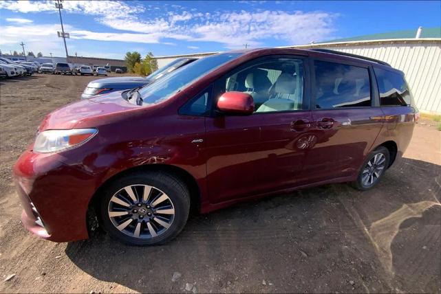 2020 toyota sienna le
