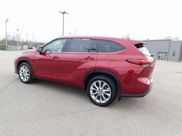 2021 toyota highlander limited in chester, indiana