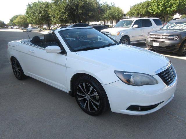 2011 chrysler 200 s