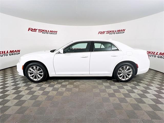 2022 chrysler 300 touring