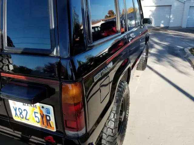 1989 isuzu trooper se 4x4 suv â€“ 1st gen manual 5 speed â€“ rare â€“ black