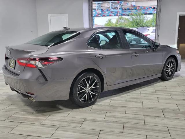 2022 toyota camry se