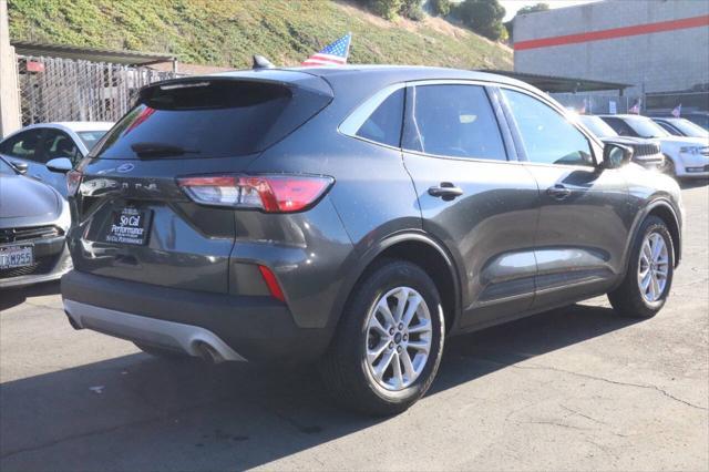2020 ford escape se