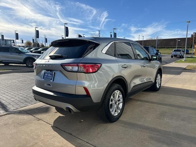 2021 ford escape se