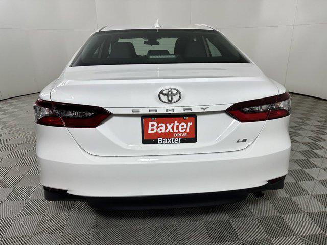 2022 toyota camry le