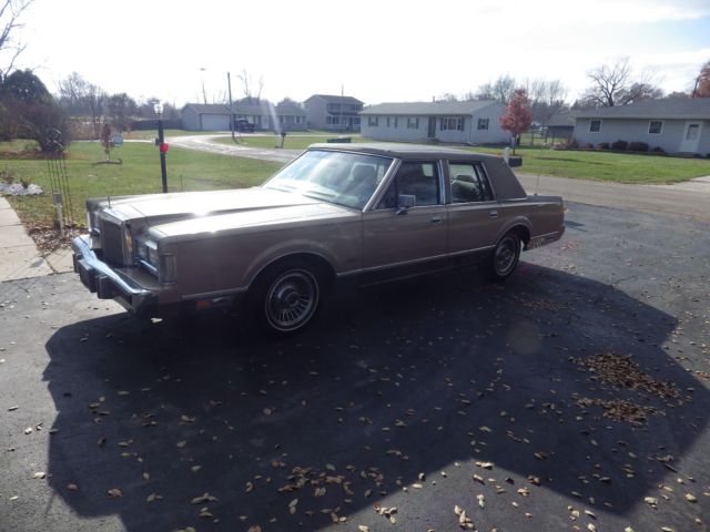1988 lincoln town car signature never driven in snow, only 27,300 highway miles