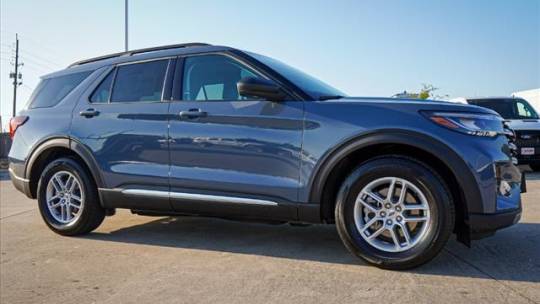 2025 Ford Explorer active