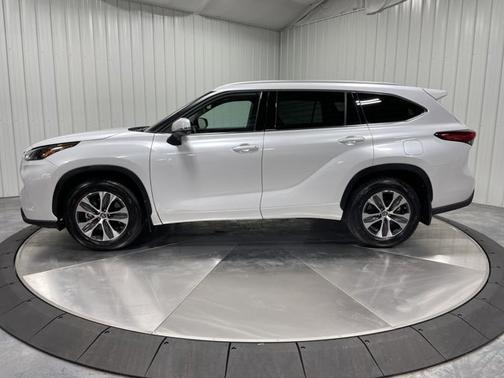 2022 toyota highlander in hammond, indiana